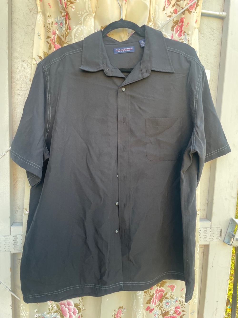 Roundtree & Yorke Men’s Short-Sleeve Black Button-Down Shirt
